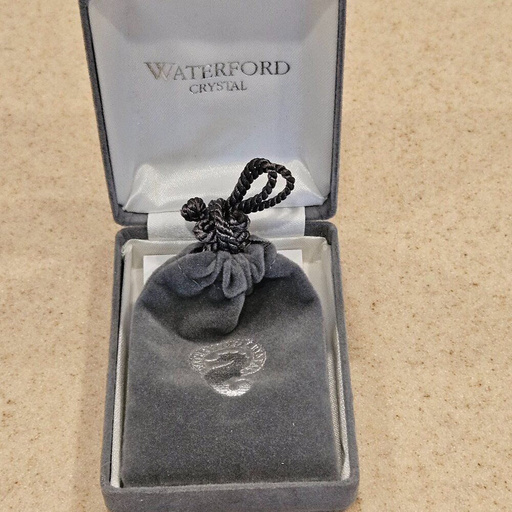 NEW IN BOX CLASSIC WATERFORD LEAD CRYSTAL SEAHORSE BROOCH PIN - Picture 9 of 9